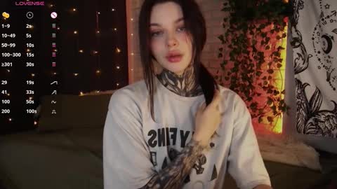 Snapshot of uwu_eva chatting on December 2024 10:30:01 AM Eva online show from December 2024 10:30:01 AM