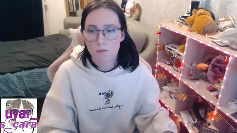 Cara online show from November 2025 04:29:02 PM