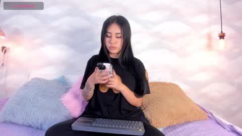 Snapshot of vaelina_angels chatting on February 2026 07:05:01 AM VAELINA ANGELS online show from February 2026 07:05:01 AM