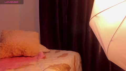 Snapshot of vahiolet_smith chatting on December 2024 07:32:02 PM Vahiolet smith online show from December 2024 07:32:02 PM