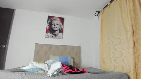 Snapshot of vahiolet_smith chatting on September 2025 03:06:02 AM Vahiolet smith online show from September 2025 03:06:02 AM