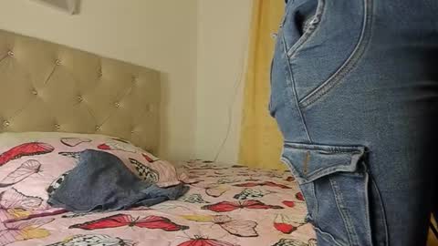 Snapshot of vahiolet_smith chatting on September 2025 03:17:01 AM Vahiolet smith online show from September 2025 03:17:01 AM