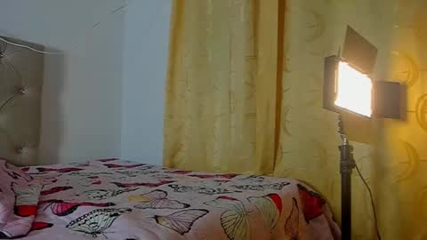 Snapshot of vahiolet_smith chatting on September 2025 03:28:01 AM Vahiolet smith online show from September 2025 03:28:01 AM