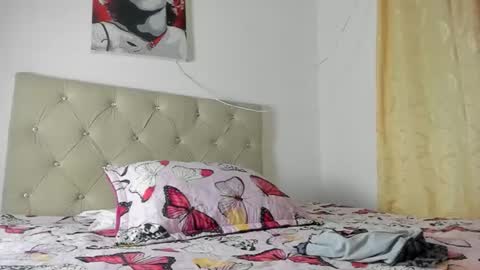 Snapshot of vahiolet_smith chatting on September 2025 03:17:02 AM Vahiolet smith online show from September 2025 03:17:02 AM