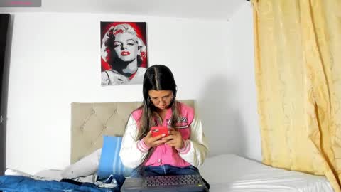 Snapshot of vahiolet_smith chatting on September 2025 01:09:01 AM Vahiolet smith online show from September 2025 01:09:01 AM