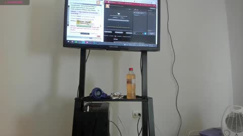 Snapshot of vahiolet_smith chatting on October 2025 02:01:02 AM Vahiolet smith online show from October 2025 02:01:02 AM