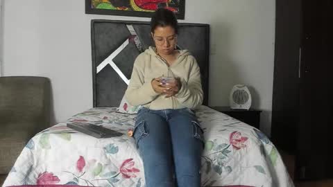 Snapshot of vahiolet_smith chatting on October 2025 02:57:02 AM Vahiolet smith online show from October 2025 02:57:02 AM