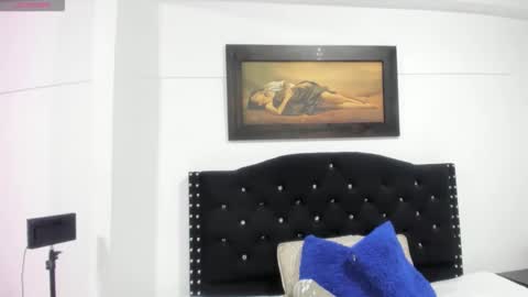 Snapshot of vahiolet_smith chatting on November 2025 02:01:02 AM Vahiolet smith online show from November 2025 02:01:02 AM