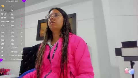 Snapshot of vahiolet_smith chatting on December 2025 03:56:01 AM Vahiolet smith online show from December 2025 03:56:01 AM