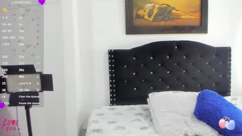 Vahiolet smith online show from December 2025 03:35:02 AM