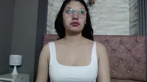 Snapshot of vainilla_cam chatting on February 2026 01:42:02 AM Vainilla online show from February 2026 01:42:02 AM