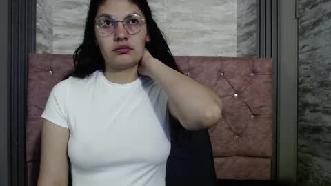 Snapshot of vainilla_cam chatting on February 2026 02:04:02 AM Vainilla online show from February 2026 02:04:02 AM