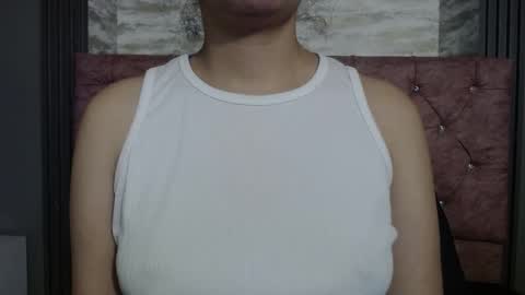 Snapshot of vainilla_cam chatting on February 2026 01:45:01 AM Vainilla online show from February 2026 01:45:01 AM