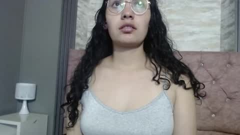 Snapshot of vainilla_cam chatting on February 2026 09:11:02 PM Vainilla online show from February 2026 09:11:02 PM