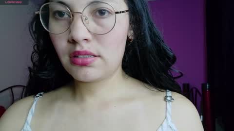Snapshot of vainilla_cam chatting on April 2026 02:22:02 AM Vainilla online show from April 2026 02:22:02 AM