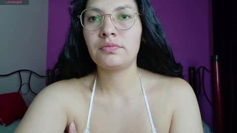Snapshot of vainilla_cam chatting on April 2026 02:04:02 AM Vainilla online show from April 2026 02:04:02 AM