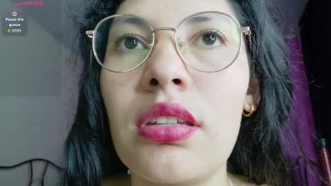 Snapshot of vainilla_cam chatting on April 2026 02:51:02 AM Vainilla online show from April 2026 02:51:02 AM