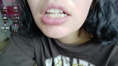 Snapshot of vainilla_cam chatting on April 2026 02:03:02 AM Vainilla online show from April 2026 02:03:02 AM