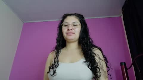 Snapshot of vainilla_cam chatting on April 2026 01:29:01 AM Vainilla online show from April 2026 01:29:01 AM
