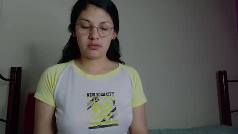 Snapshot of vainilla_cam chatting on May 2026 01:14:01 AM Vainilla online show from May 2026 01:14:01 AM