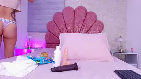 Snapshot of vaiolet_colls chatting on February 2026 12:01:01 PM Vaiolet colls online show from February 2026 12:01:01 PM