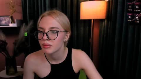 vaiolet_lovely online show from May 2026 06:56:02 PM
