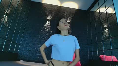 V A I O L E T T  S M I T H online show from February 2025 01:49:02 PM