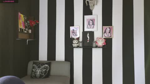 first of all... who are u online show from December 2024 04:09:01 AM