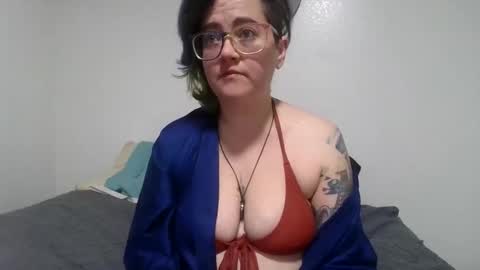 valarieak online show from October 2025 04:18:02 PM