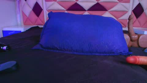 Valentina online show from September 2025 07:27:02 PM