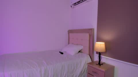 HI IM NEW online show from January 2025 04:00:01 PM