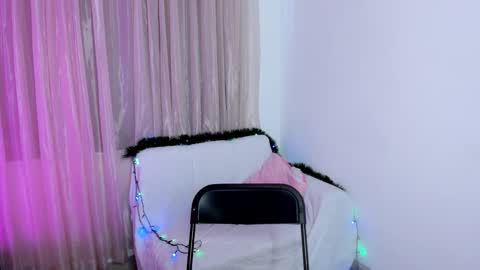 HI IM NEW online show from December 2025 06:14:01 PM