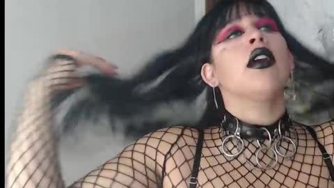 Snapshot of valen_ross7 chatting on May 2026 07:48:01 AM valen_ross7 online show from May 2026 07:48:01 AM