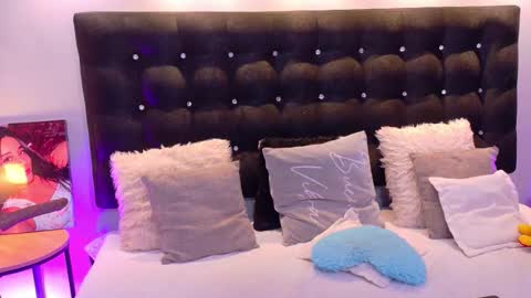 Valen Scott online show from November 2025 04:35:01 PM