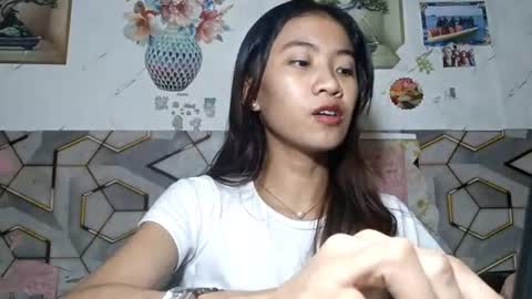 Snapshot of valenciasumney chatting on July 2026 04:10:02 PM Camille online show from July 2026 04:10:02 PM