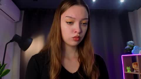 Snapshot of valeneschindele chatting on November 2025 04:33:02 AM Lisa online show from November 2025 04:33:02 AM