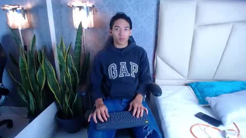 Snapshot of valenorlerot chatting on October 2025 05:04:02 AM Valenor online show from October 2025 05:04:02 AM