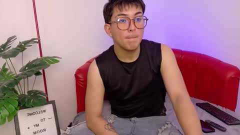 Snapshot of valentin_00 chatting on November 2025 03:51:02 AM Valentin online show from November 2025 03:51:02 AM