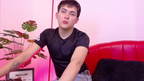 Snapshot of valentin_00 chatting on November 2025 03:45:02 AM Valentin online show from November 2025 03:45:02 AM