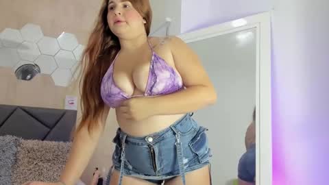 Velentina  online show from September 2025 02:29:02 PM