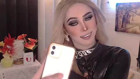 Amanda online show from September 2025 07:35:01 PM