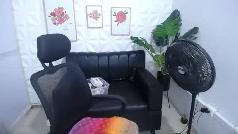 Valentina  online show from February 2025 10:30:01 PM