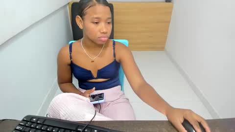 valentinarose4 online show from November 2025 04:45:01 AM
