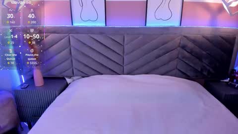 Mia  online show from September 2025 07:46:02 PM