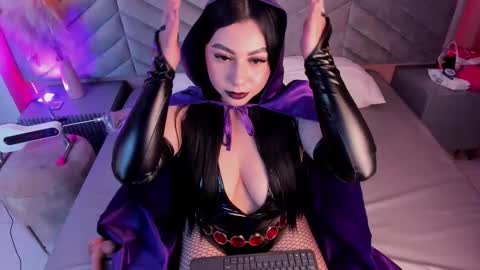 Mia  online show from October 2025 10:34:02 PM