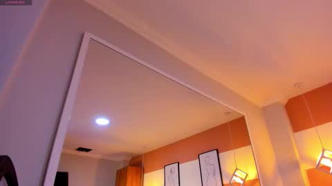 Mia  online show from December 2025 07:54:01 PM