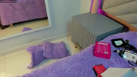 Snapshot of valentine_mia_ chatting on February 2026 08:25:02 PM Mia online show from February 2026 08:25:02 PM