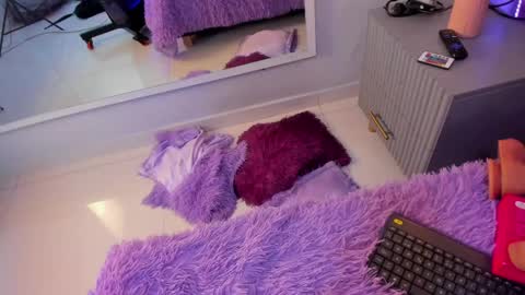 Mia  online show from April 2026 08:10:01 PM