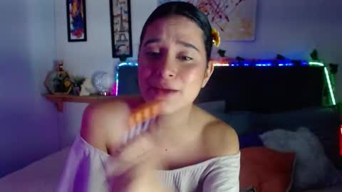 V A L E N T I N I online show from November 2025 07:36:02 PM