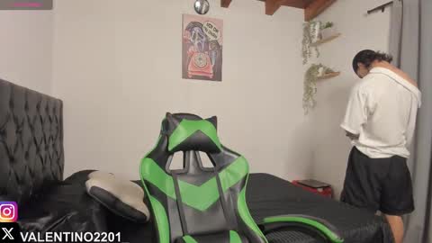 valentino online show from October 2025 11:34:02 PM